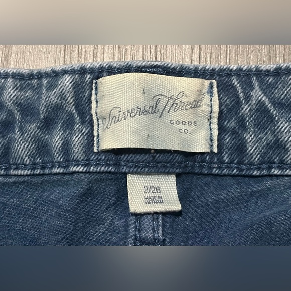 Universal Thread Denim Jean Shorts-Raw Hem, Med Wash-Women’s Sz 2 - Picture 8 of 10